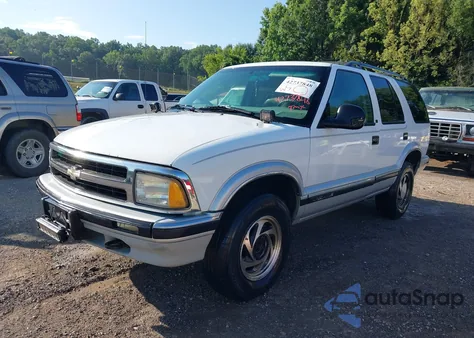 1996 Chevrolet Blazer from USA, damaged, VIN 1GNDT13W2T2203227